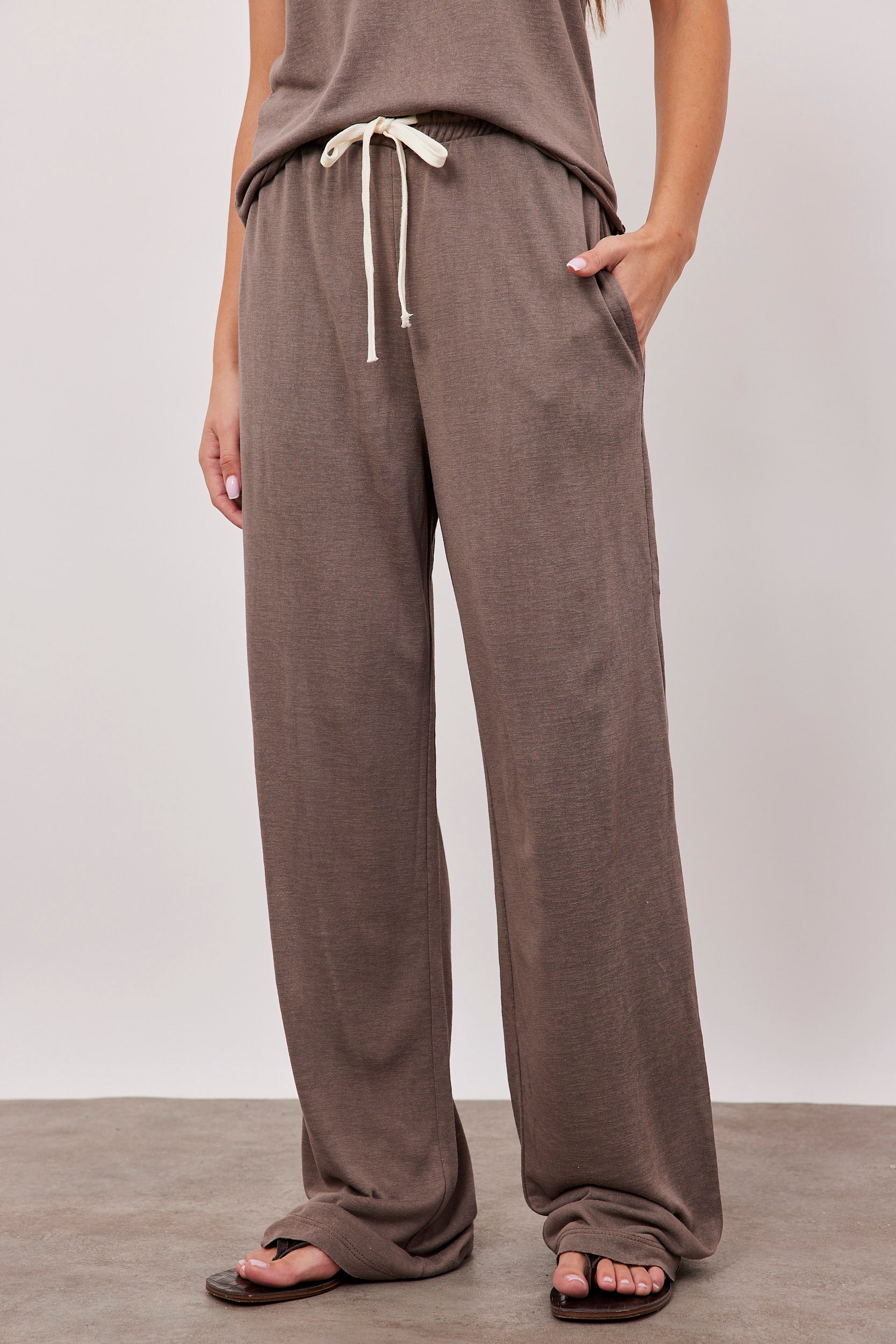 מכנסי סלאב במראה פשתן