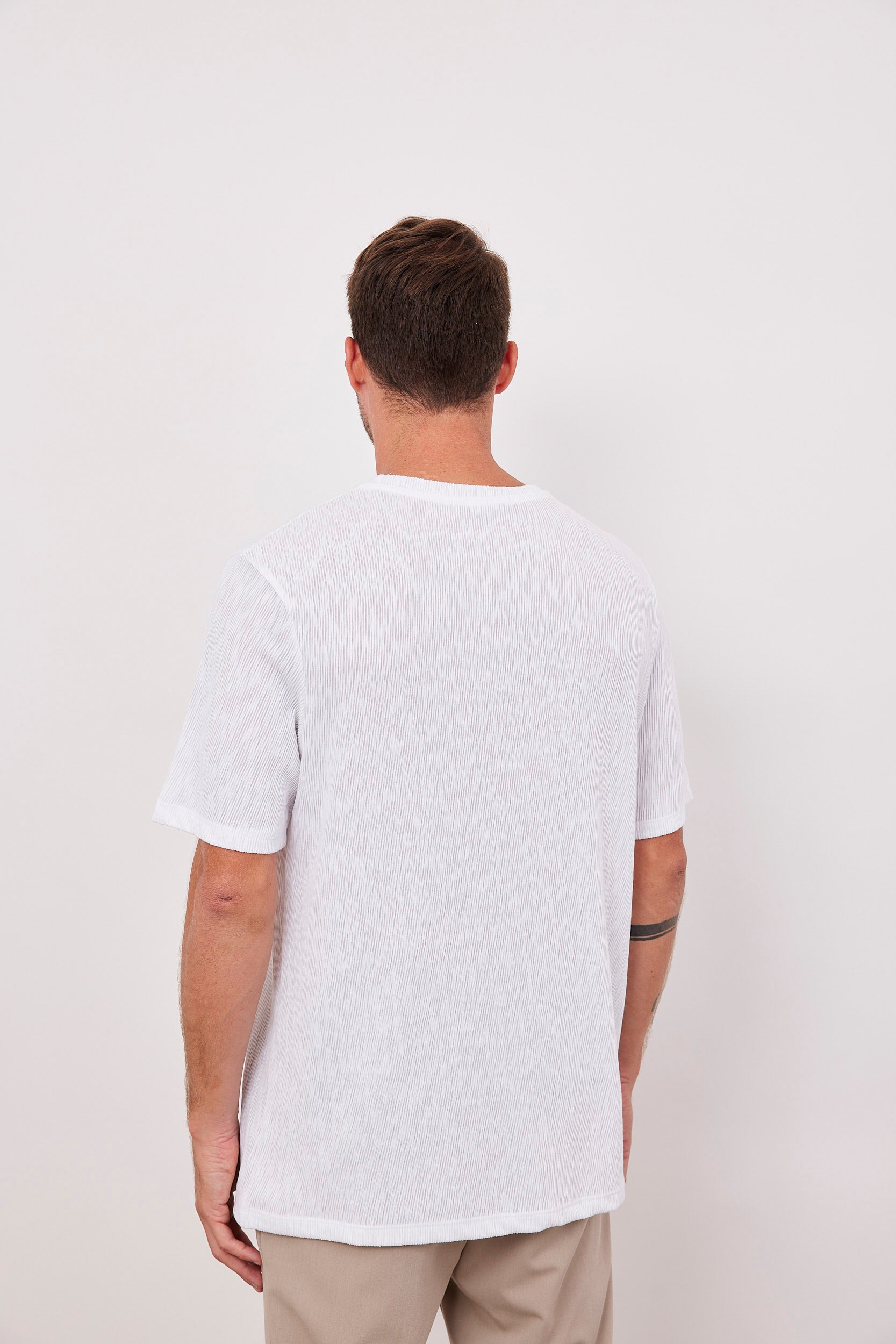 טישרט בטקסטורת פסים