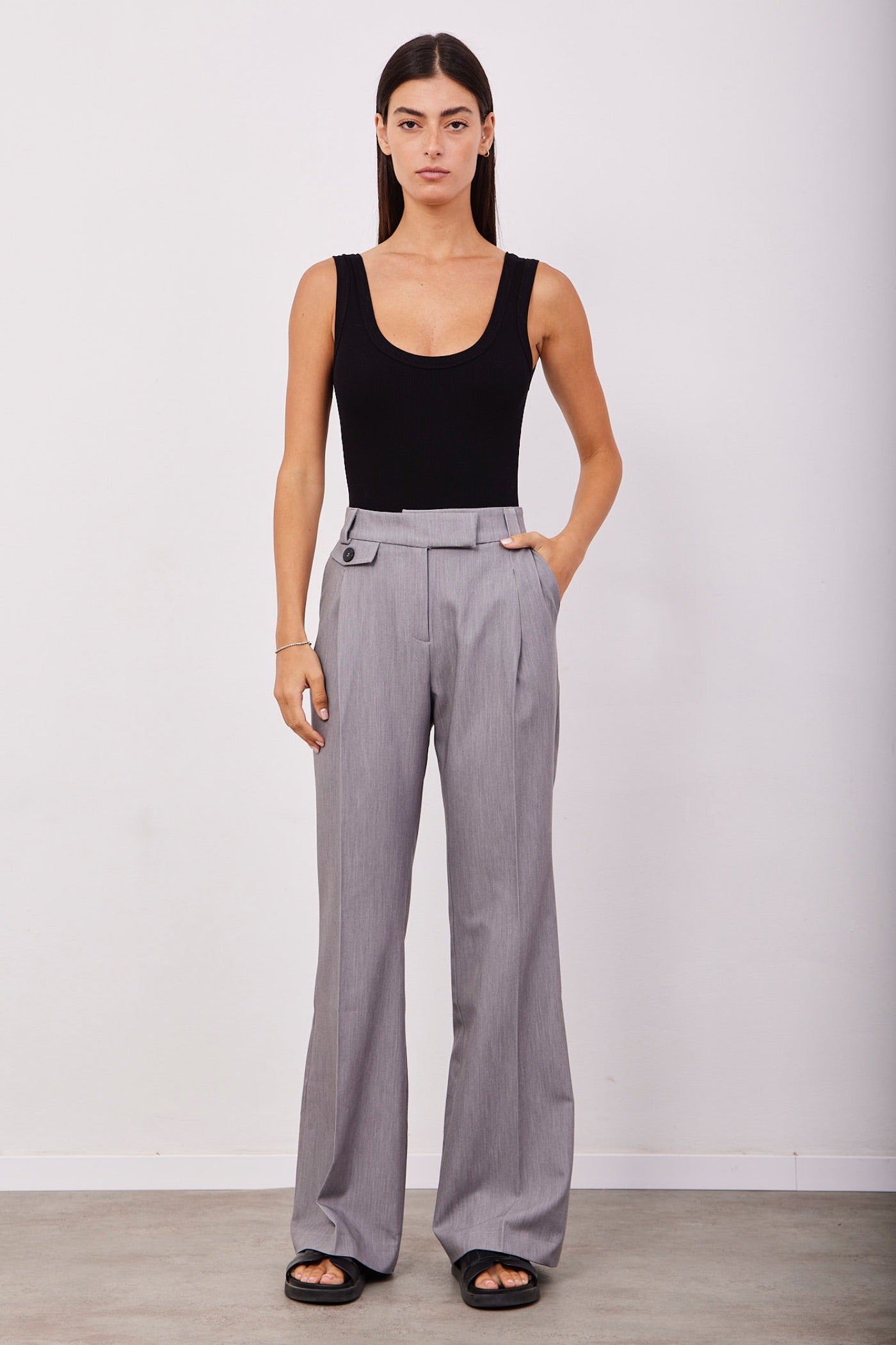 מכנסיים מחויטים מתרחבים עם קפלים - ITAY BRANDS