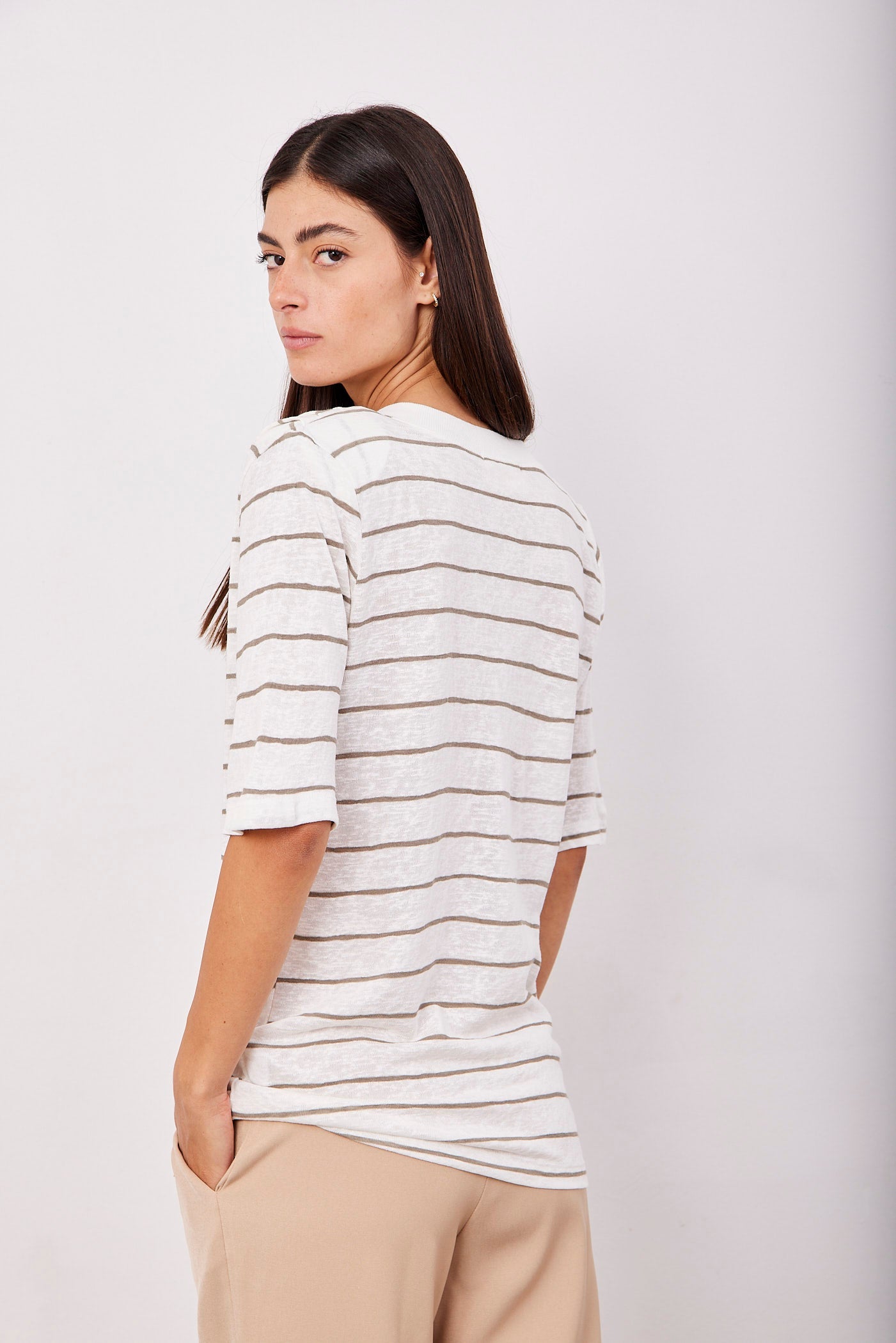 חולצת פסים וי בשילוב כריות כתפיים - ITAY BRANDS