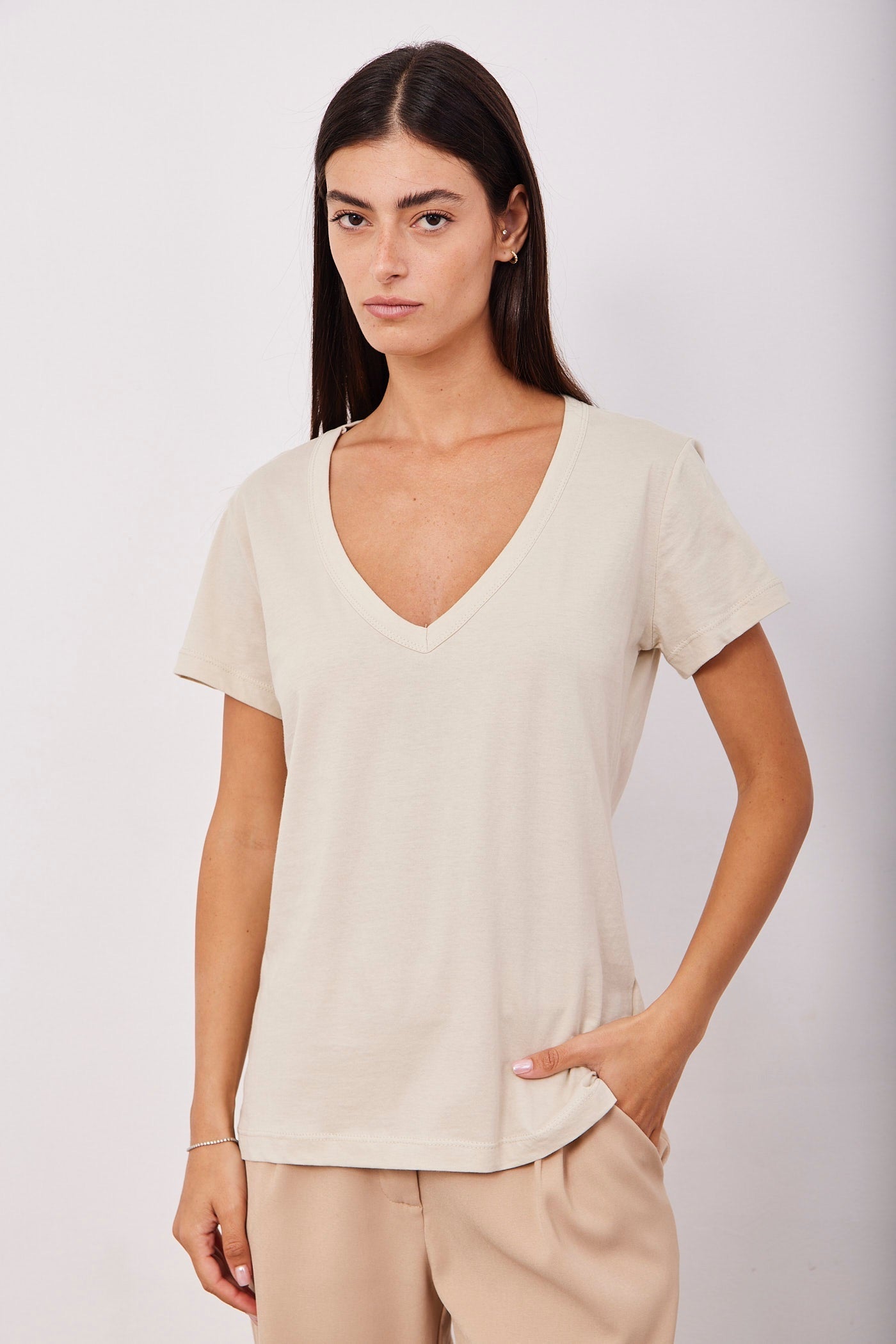 טי-שרט וי כותנה - ITAY BRANDS