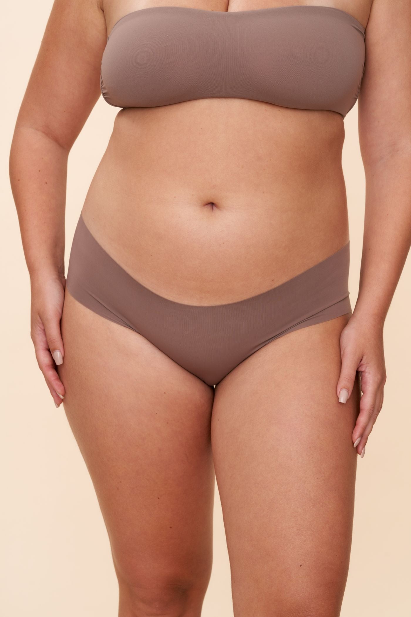 תחתון חוטיני NO SHOW - חום שוקולד - ITAY BRANDS