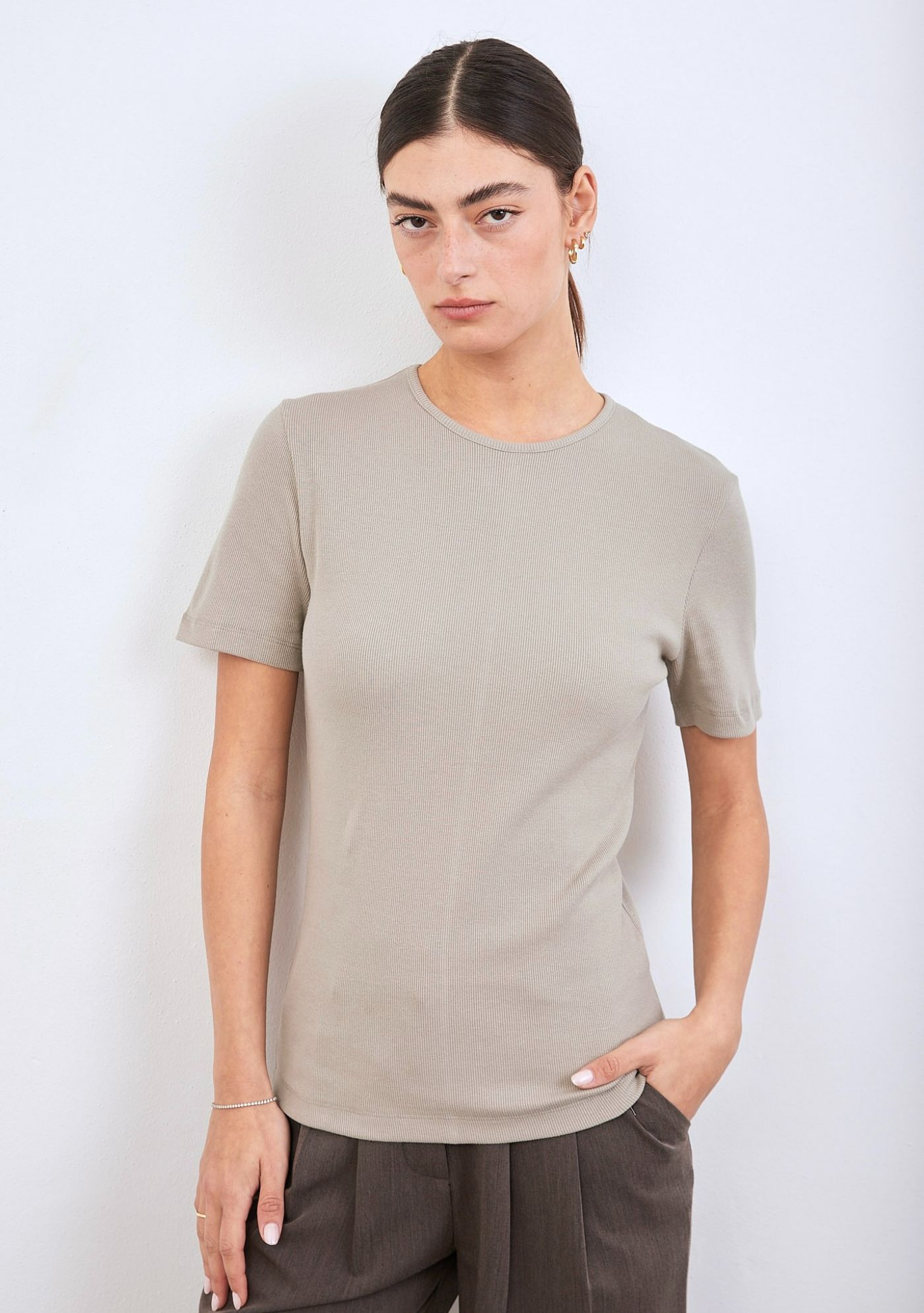 חולצת טי צמודה שרוול אמצע - ITAY BRANDS