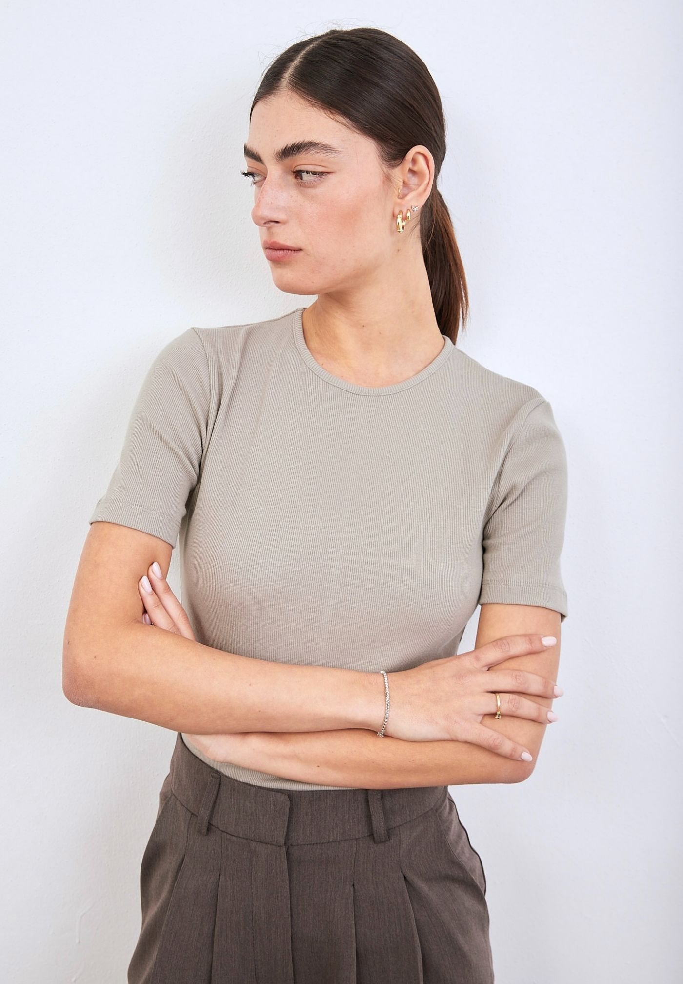 חולצת טי צמודה שרוול אמצע - ITAY BRANDS