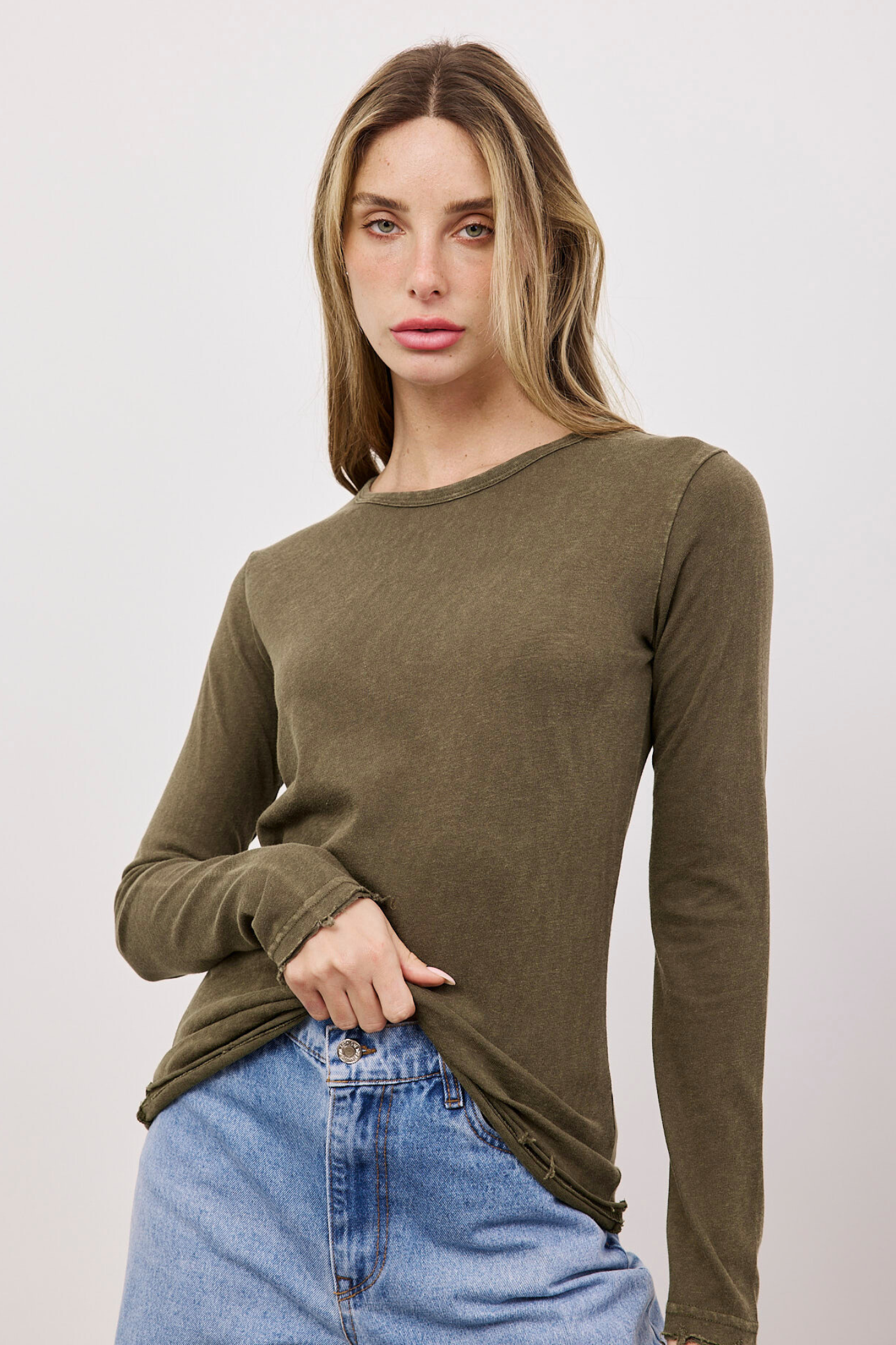 חולצת ווש ארוכה בגימור קרעים - ITAY BRANDS