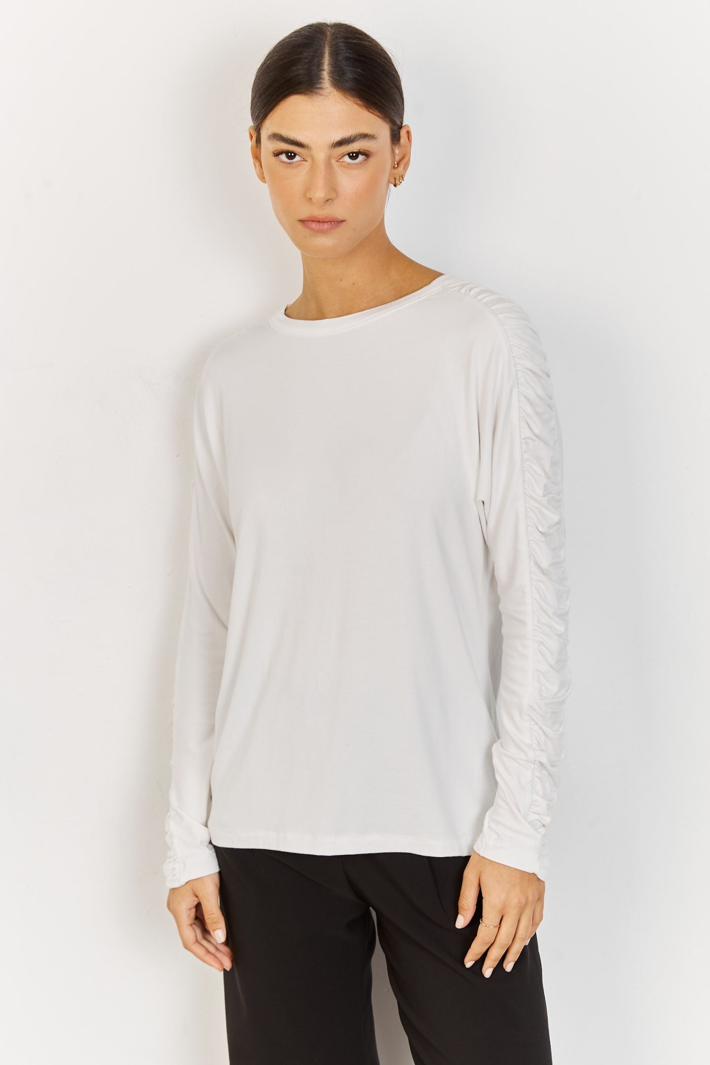 חולצה בשילוב כיווצים בשרוול - ITAY BRANDS