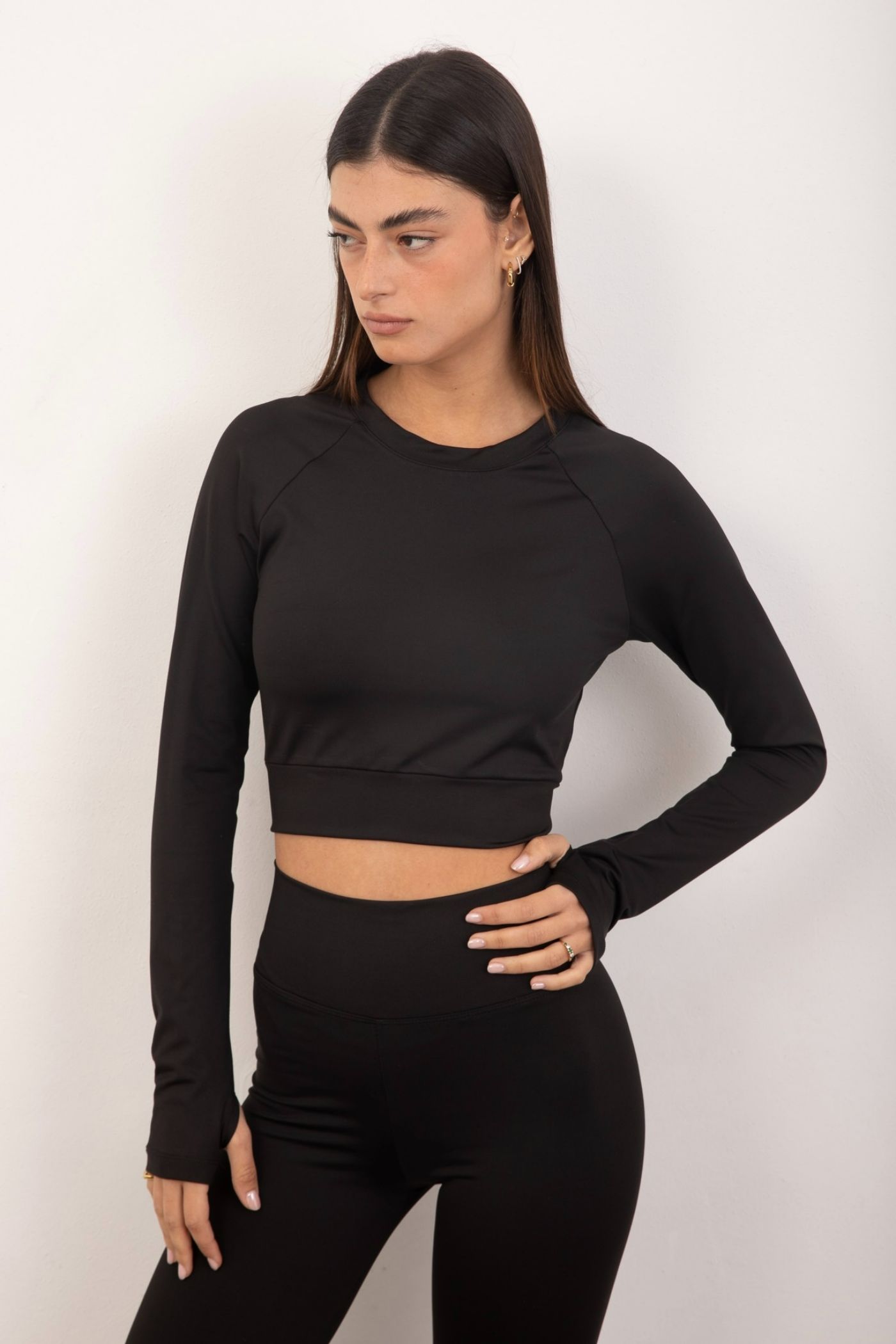 חולצת קרופ לייקרה עם שרוול כפפה - ITAY BRANDS